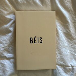 The Light-Up Travel Mirror in Black